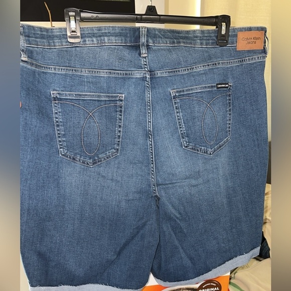 Calvin Klein Bermuda Shorts - Picture 4 of 11